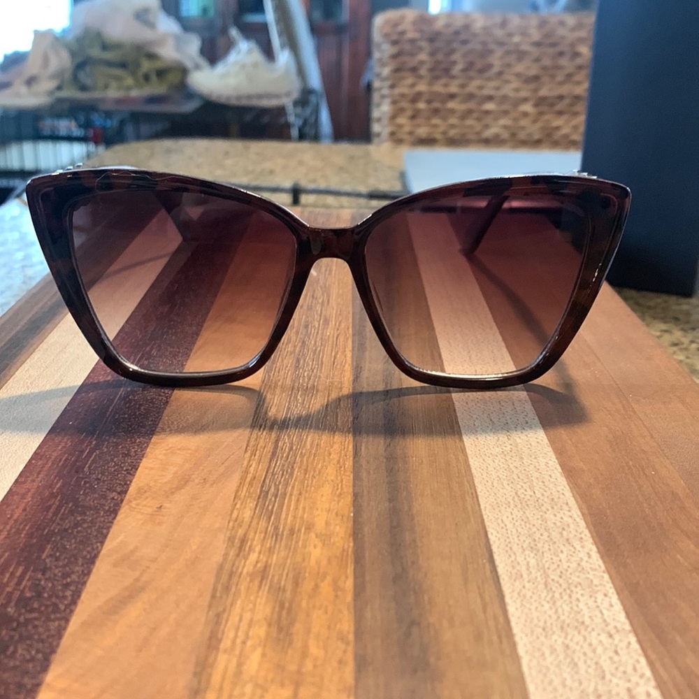 Jessica Simpson sunglasses